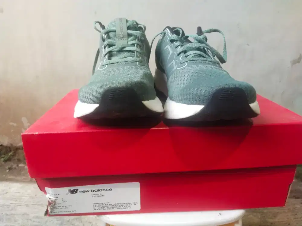 Sepatu NB 460 V4 seperti baru