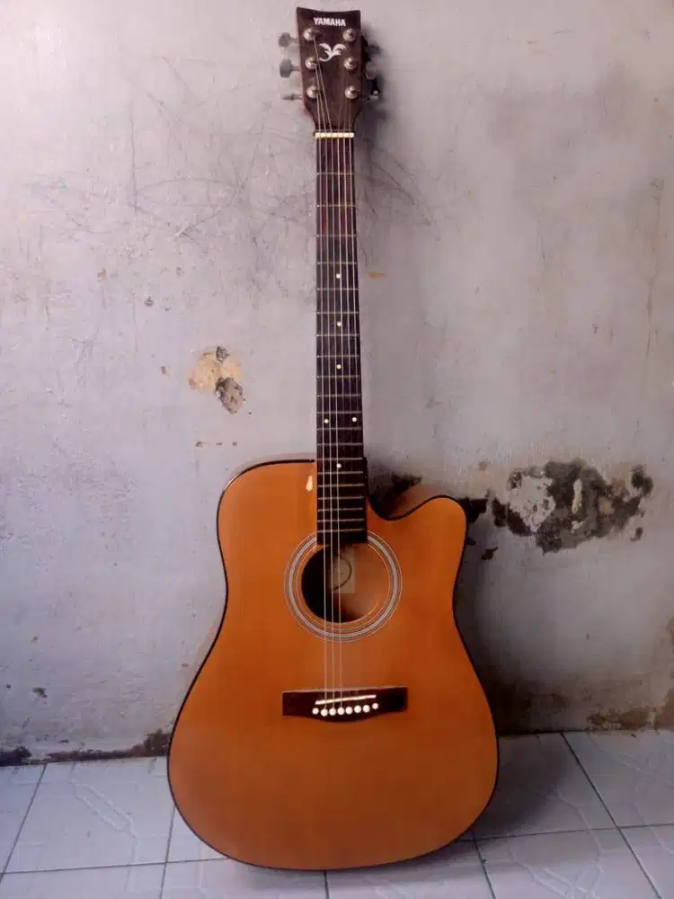 Gitar Yamaha masih mulus no minus