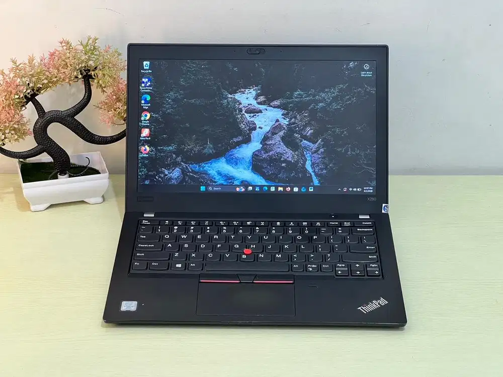Lenovo ThinkPad X280 i5-8250U RAM 8 SSD 256 GB 12,5 inch Siap Pakai