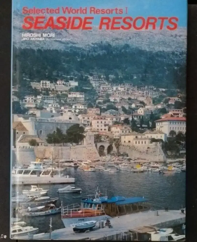 Buku Arsitektur  - Selected World Resorts I: Seaside Resorts (1989)