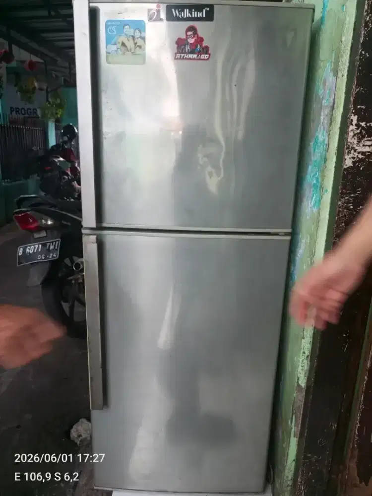 Kulkas Sharp siap pakai normal tinggal colok