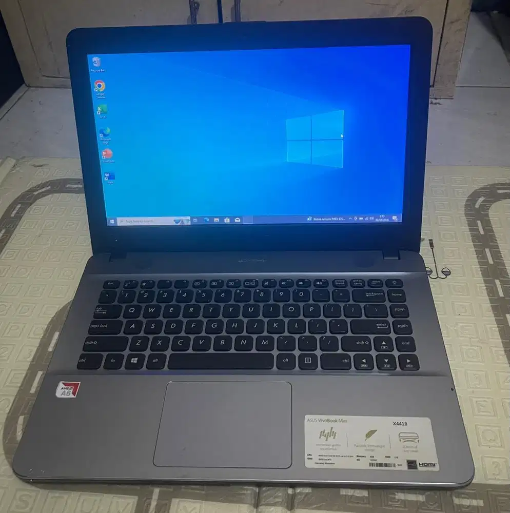 Lapto asus x441b AMD A6 9220 R4 ram 4gb hdd 1tb windows 10 64 bit