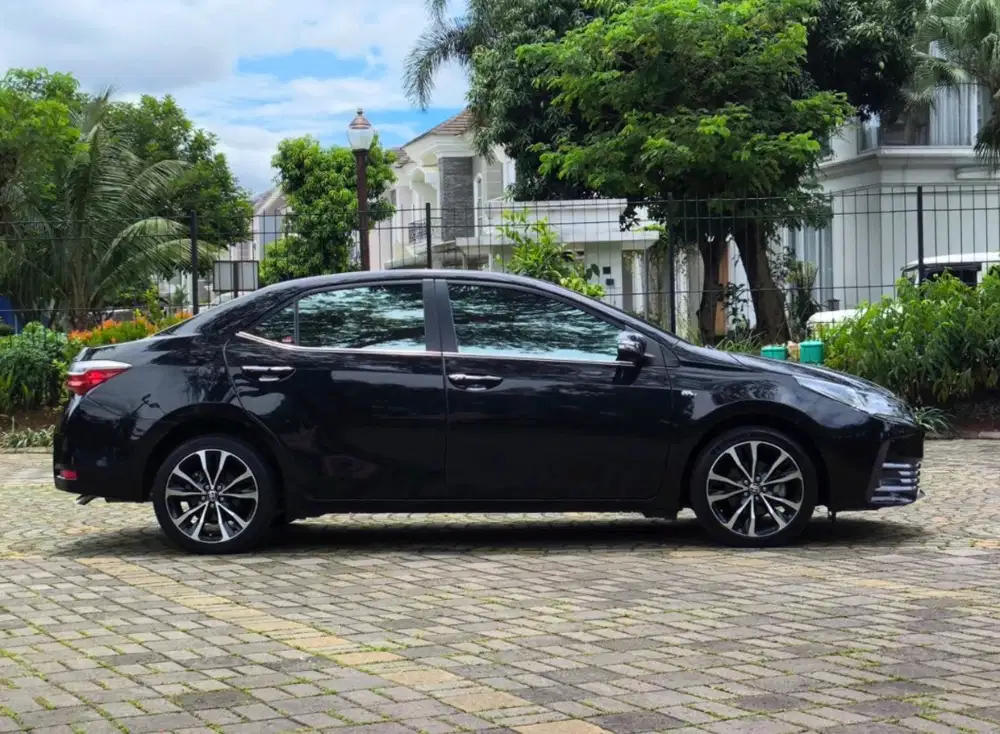 TOYOTA ALTIS 2018 1.8 V A/T LOW KM