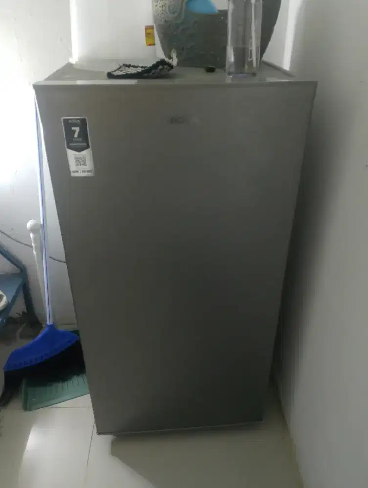 Kulkas merek aqua 1 pintu minum pemakain aj