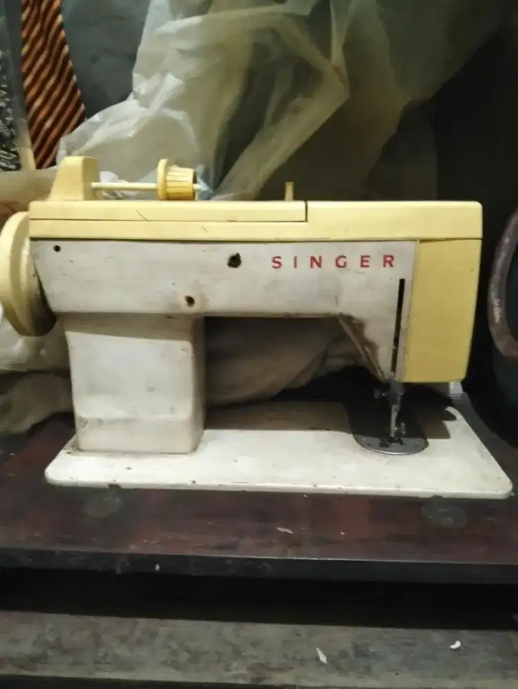 Mesin jahit mereng singer