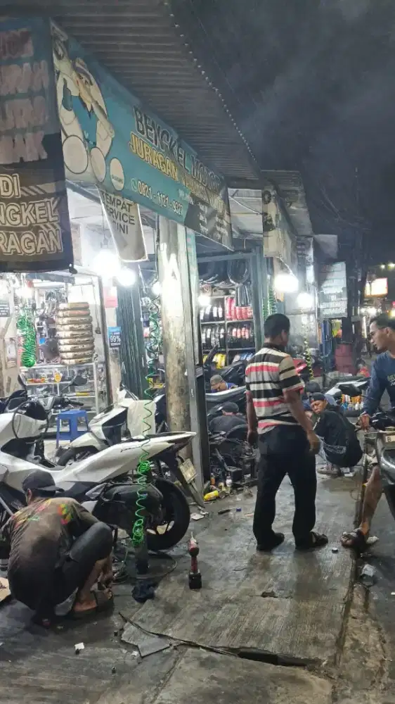 Di butuhkan sebanyak banyaknya mekanik motor dan variasi motor