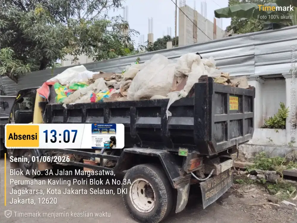 Buang puing dan angkut sampah