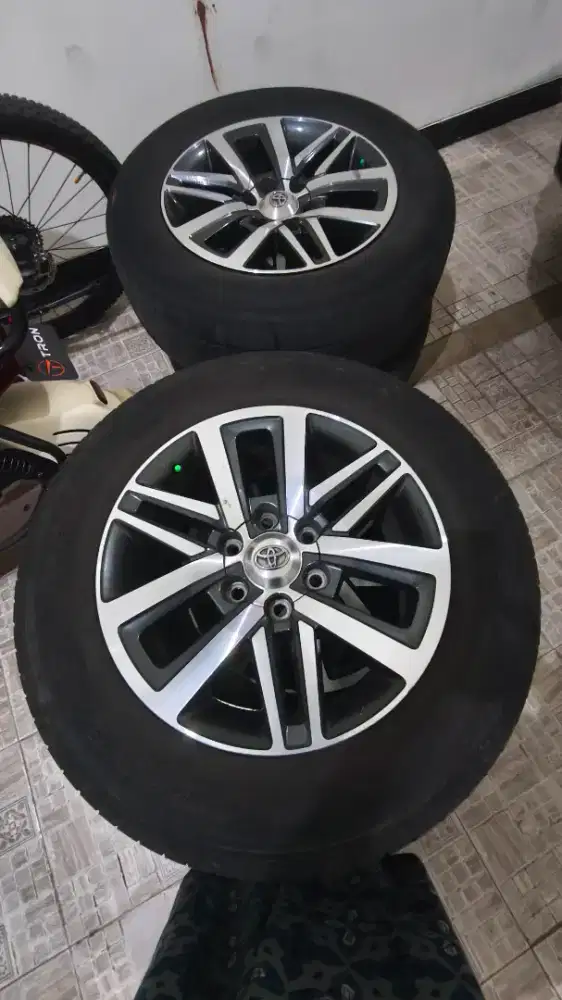 For sale Velg + Ban Fortuner VRZ