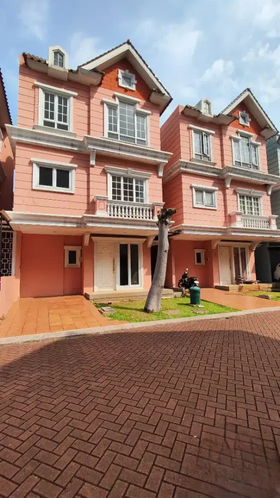 Rumah lokasi strategis di Cluster omaha village Gading Serpong