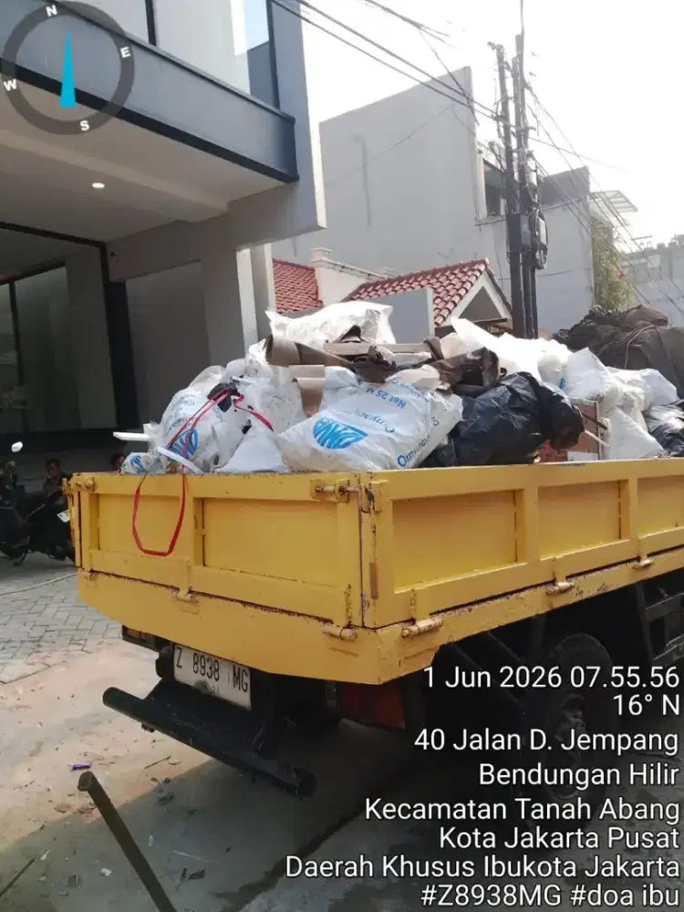 Buang puing dan angkut sampah
