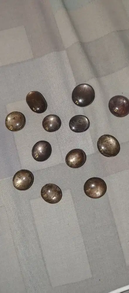 Black sapphire alami bentuk bulat
