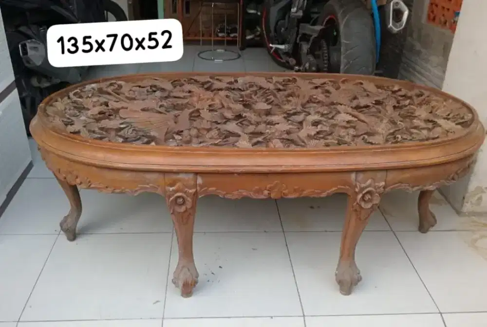 Meja ruang tamu ukir