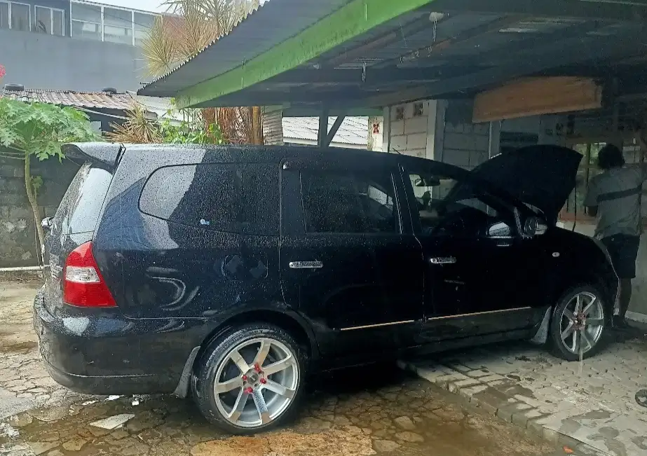 Nissan Livina 2011 Bensin