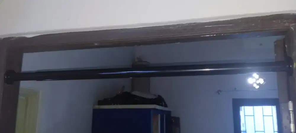 pull up bar pintu