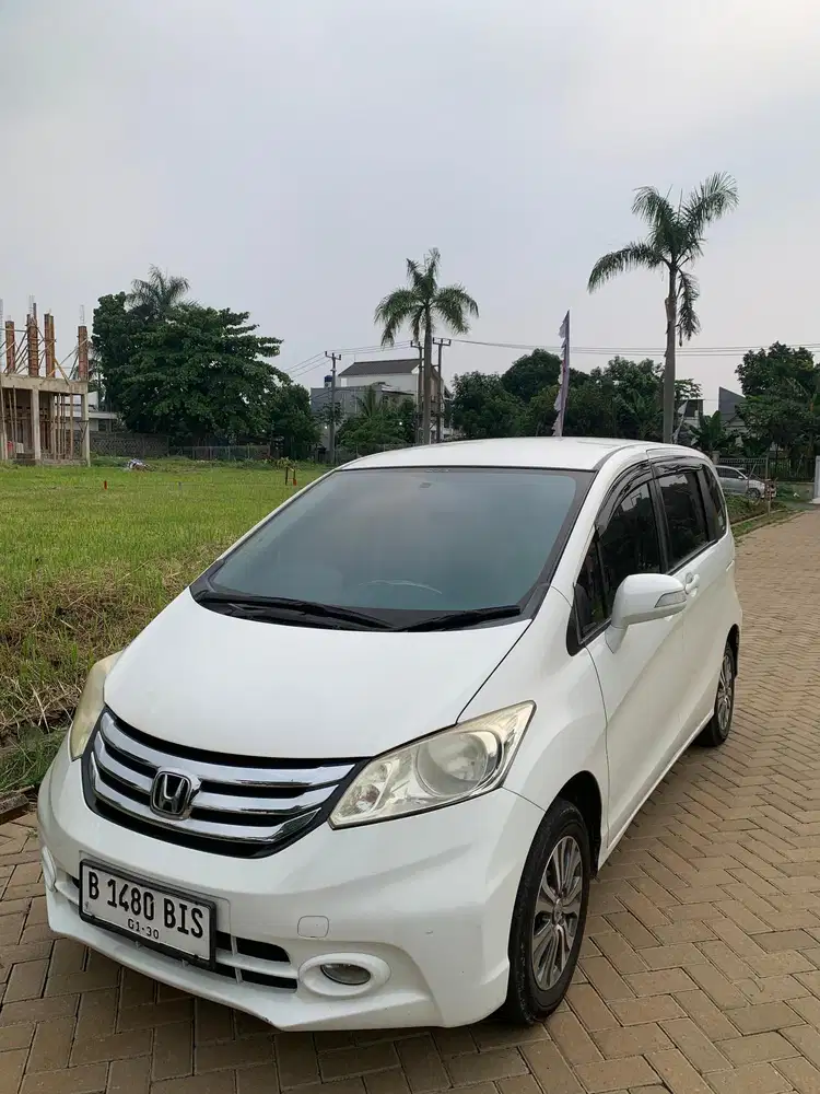 Honda Freed 2015 PSD type tertinggi sudah audi stering double blower