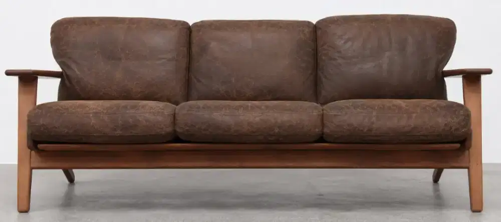 Sofa satuan Bekas warna comlat tua ada pegangan kayu