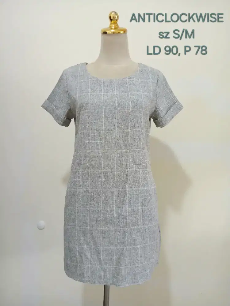 Baju dress terusan gaun mini span ANTICLOCKWISE
sz S/M, preloved