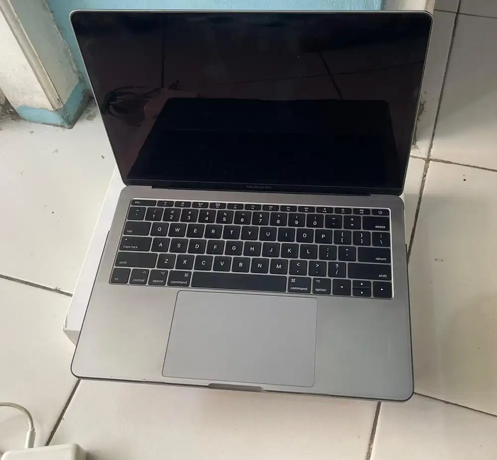 Macbook Pro 2017 13 8/128  (full set)