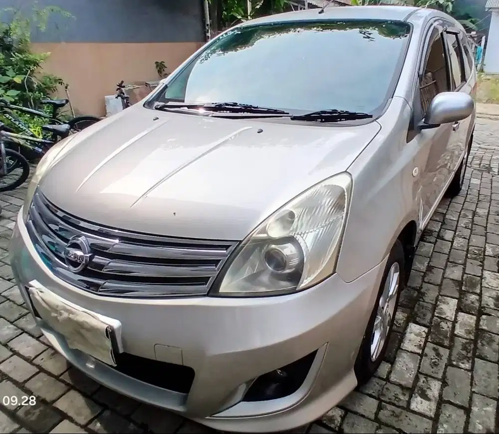 Nissan Grand Livina XV  1.5 AT 2013
