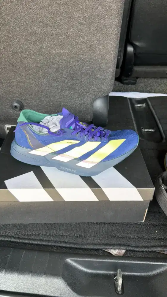 Sepatu run merk adidas