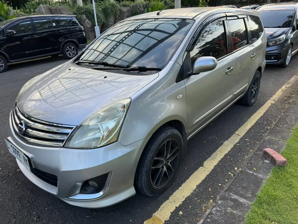 Nissan Grand livina 2012 Bensin