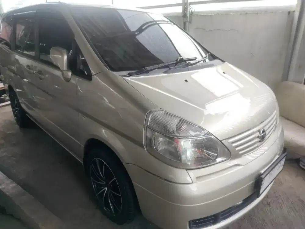 Dijual mobil Nissan Serena CT th 2006 at