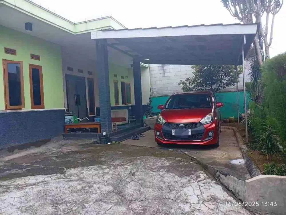 Rumah bagus cocok untuk pensiun  halaman luas ada kolam ikan di Ujungberung kota bandung