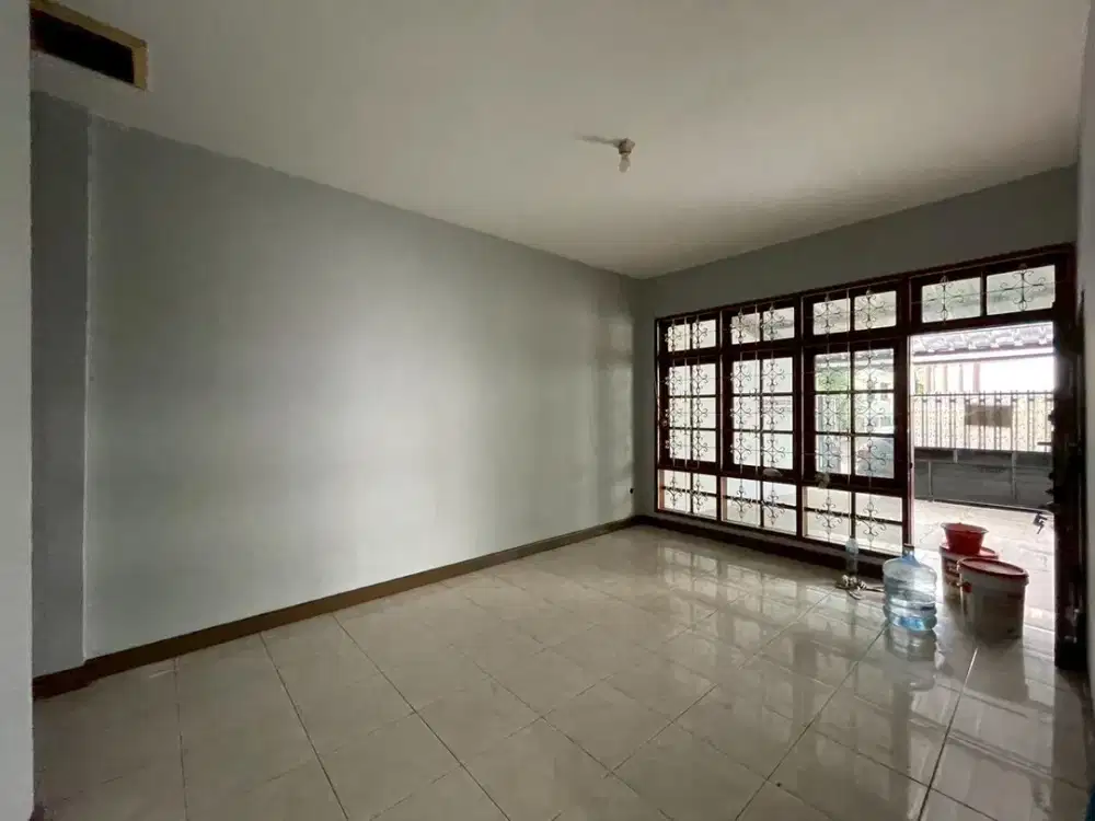 Disewakan Rumah Di Duren Sawit Jakarta Timur Luas Tanah 95M2 Luas Bangunan 140M2 Kamar Tidur 4 Kamar Mandi 2 Listrik 4400 Watt Carport 1 Hadap Timur