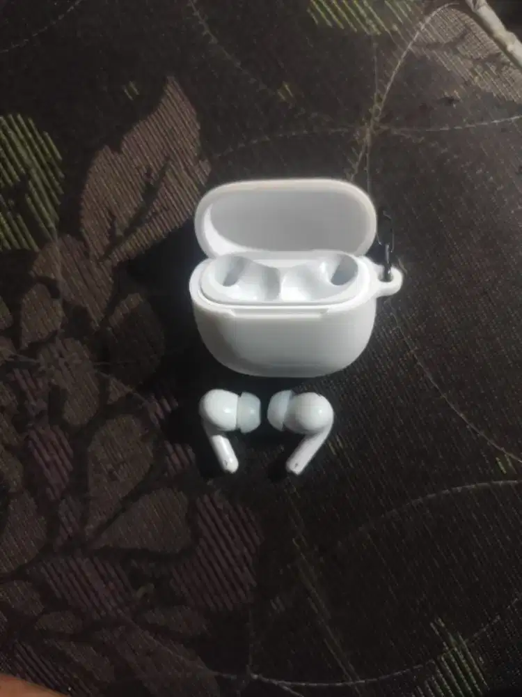 Redmi Buds 8 Lite. like new