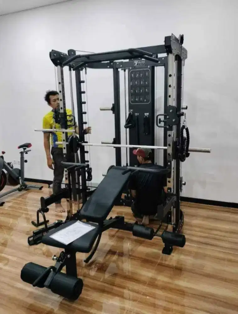 COMERCIAL MULTI GYM SMITH MACHINE TOTAL TL 088 FREE PLAT BEBAN 50 KG