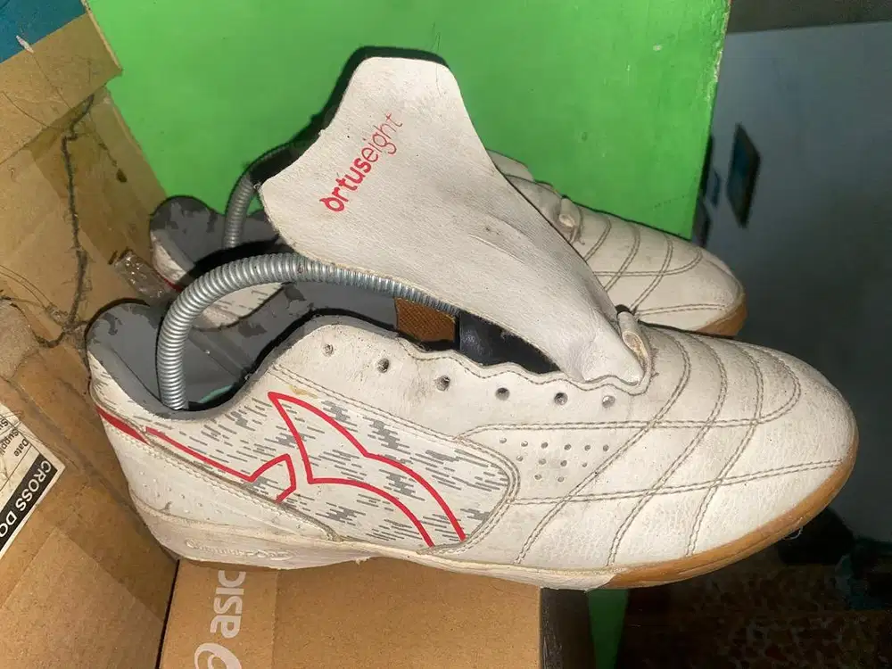 DI JUAL SEPATU FUTSAL MURAH!!