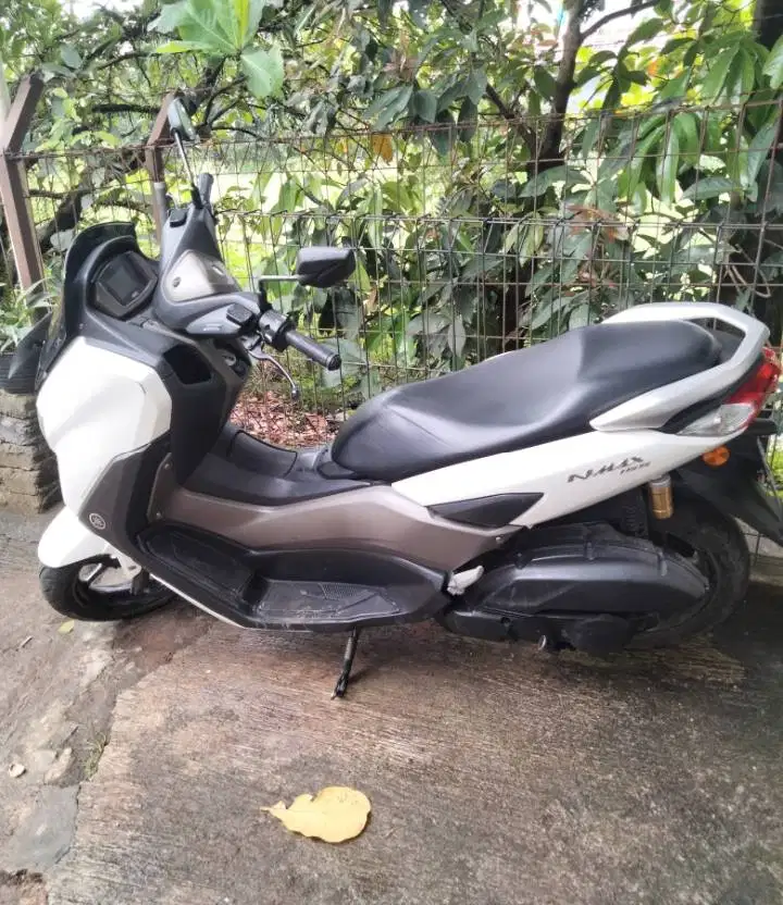 Dijual cepat, harga murah Krn BU (utk masuk sekolah) New NMAX 2020