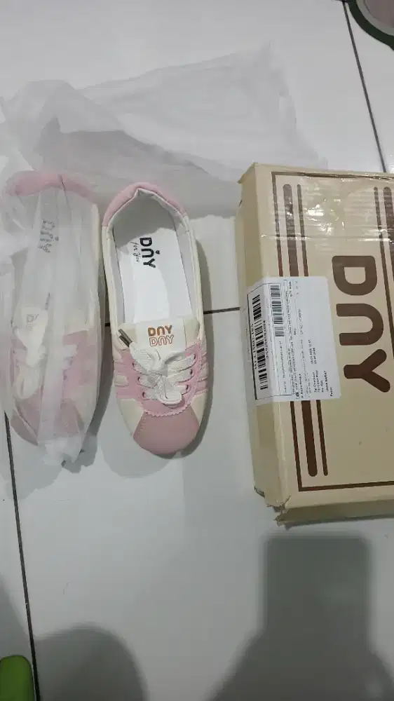 Sepatu wanita dny size 36