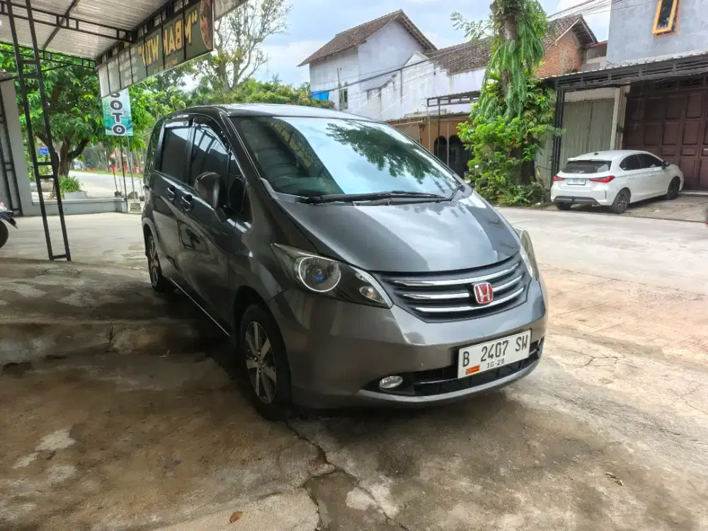 Honda freed psd 2011