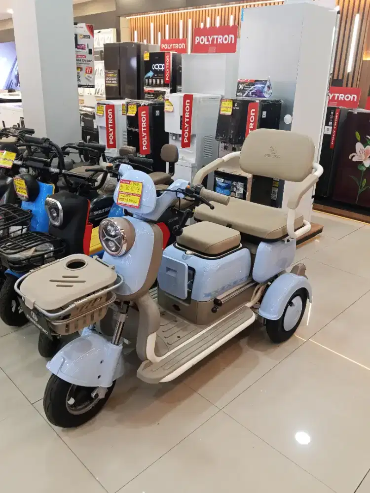 Sepeda Listrik Selis Biru