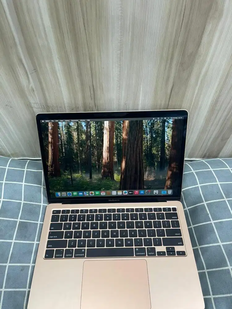 Macbook Air 2020 13-inch 8/512GB intel core i5 iris 1.1ghz quad core