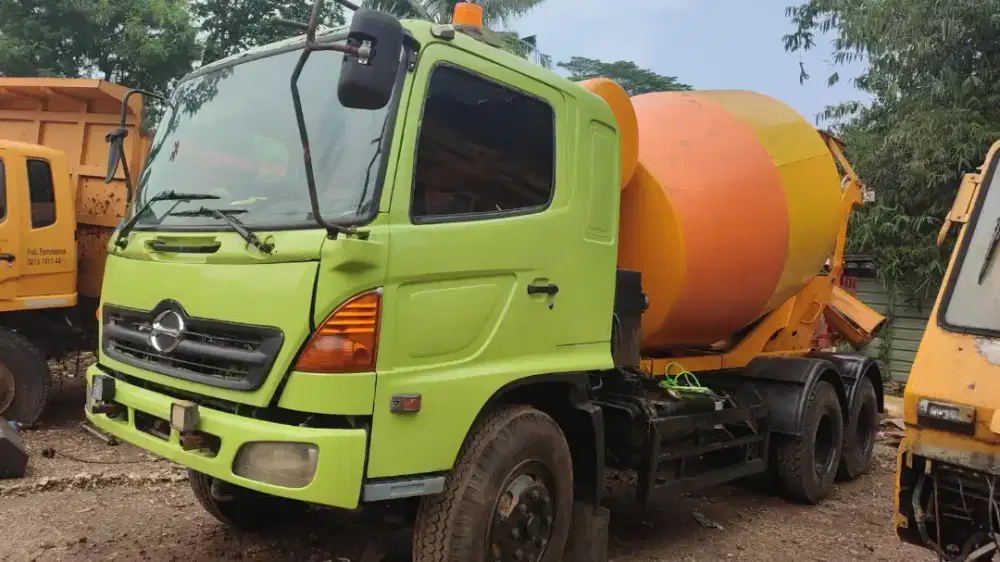 HINO 260JD MIXER 7 KUBIK