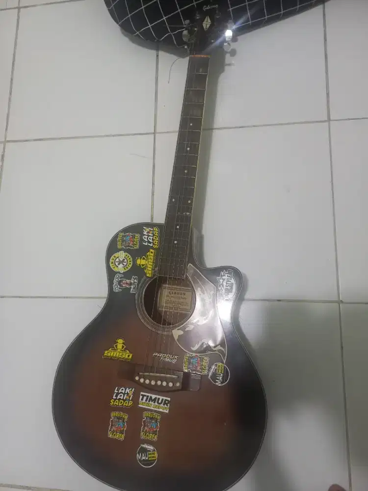 Di jual gitar gibson