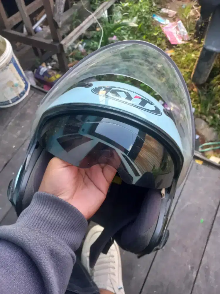 dijual cepat helm kyt pakaian pribadi