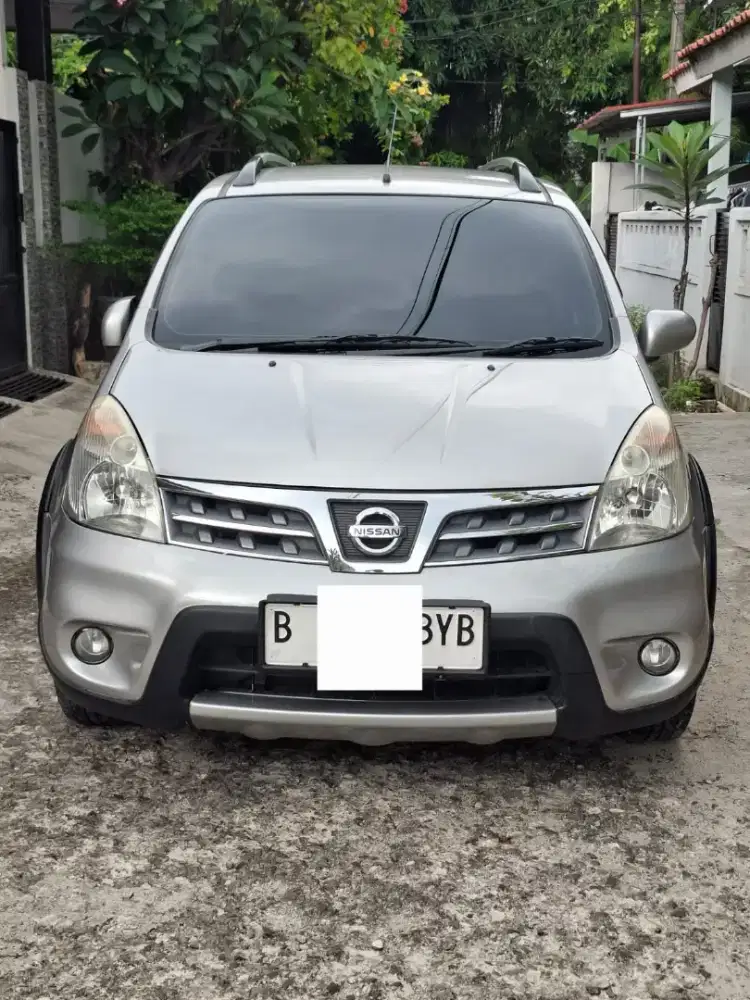 Di Jual Nissan Livina Xgear AT 2013 silver
