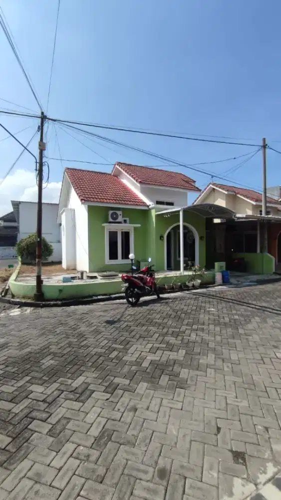 Perum Penny Regency. 1 lantai. AC, sofa, gordyn, meja kursi makan