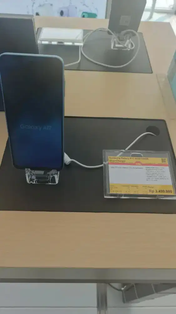 SAMSUNG GALAXY A17