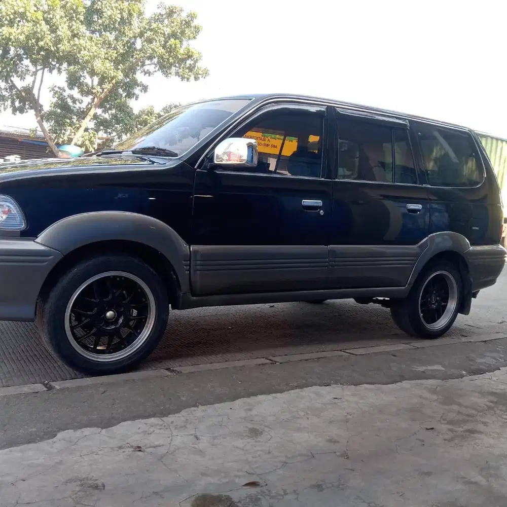 Di jual Toyota kijang krista