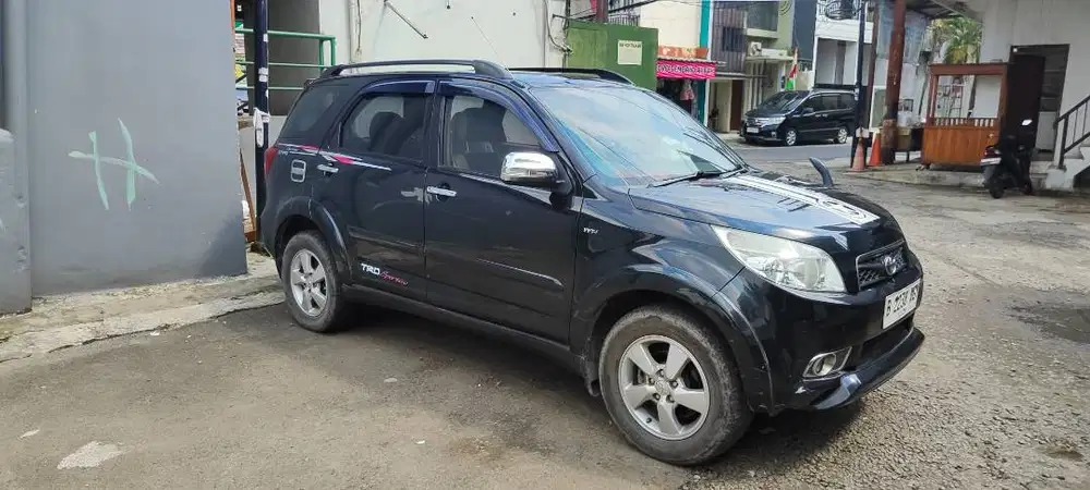 Dijual Toyota Rush Hitam 2010