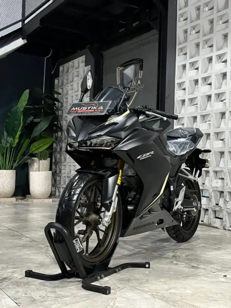 KM 700 perak‼️CBR 150R 2024. Rasa Baru. DANNY Mustika Motor Sulfat