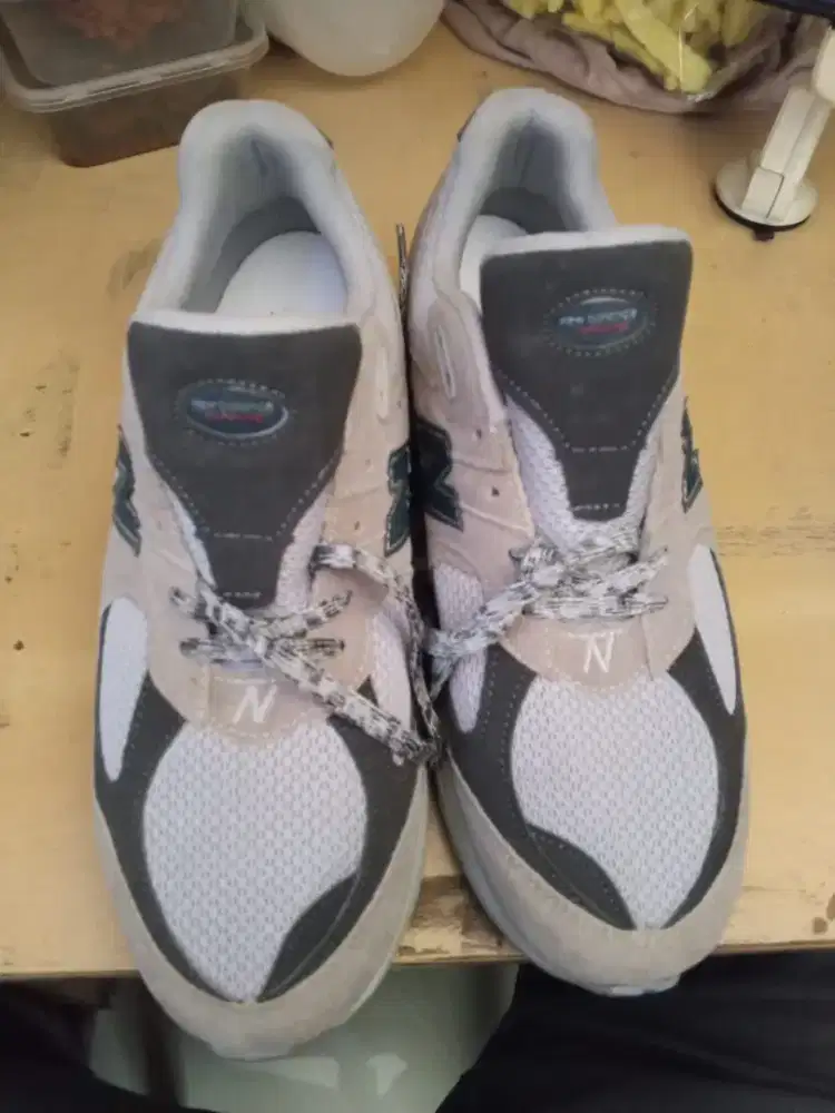 Sepatu new balance 2002 R