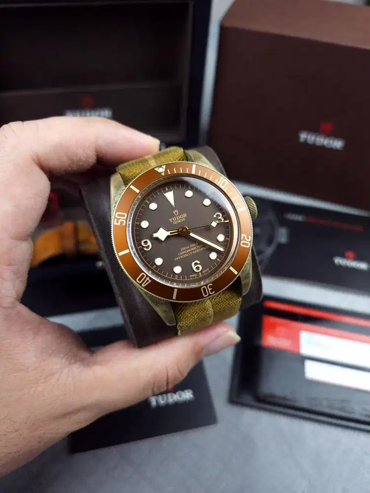 Jam mewah Tudor BB Bronze