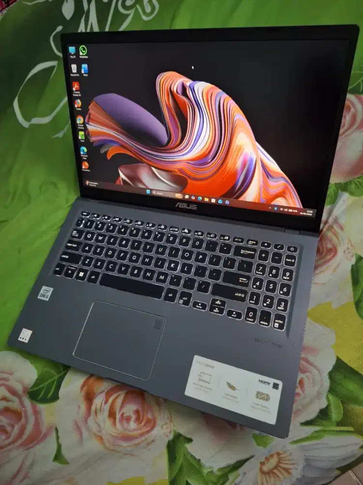 Bismillah di jual laptop asus vivobook core i3 siap pakai