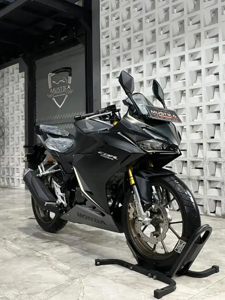 Bekas Rasa Baru‼️Honda CBR 150 2024. KM 700.DANNY Mustika Motor Sulfat