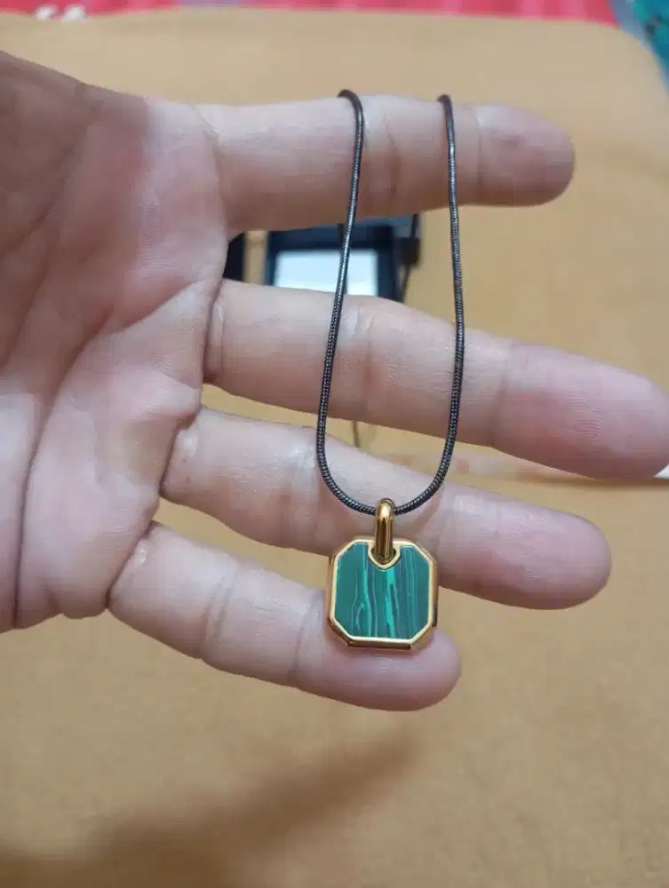Kalung liontin jade